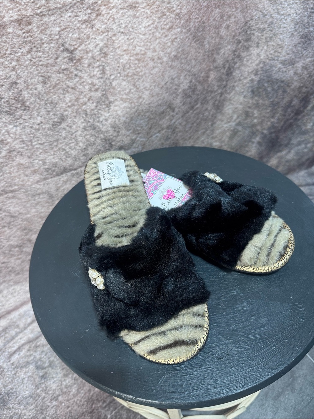 NWT Pretty You Women's Black Fur Slide Slippers with Zebra Insole size 8-9